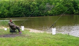 auto-fishing-by-the-lake