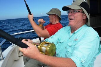 catching-fish-while-trolling-fishing-in-orange-beach