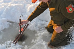 Ice Fishing - Boot & Canoe 1