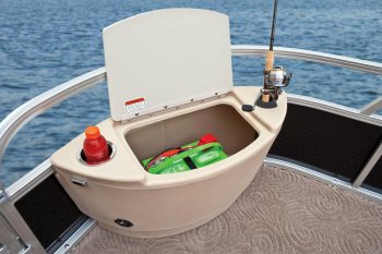 tackle center on pontoon ship