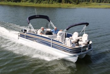 tri toon pontoon motorboat